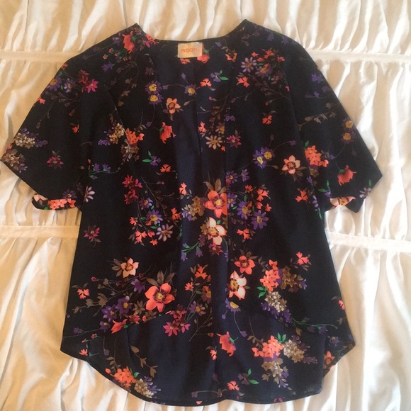 Francesca's Collections Other - Floral Short Sleeved Kimono